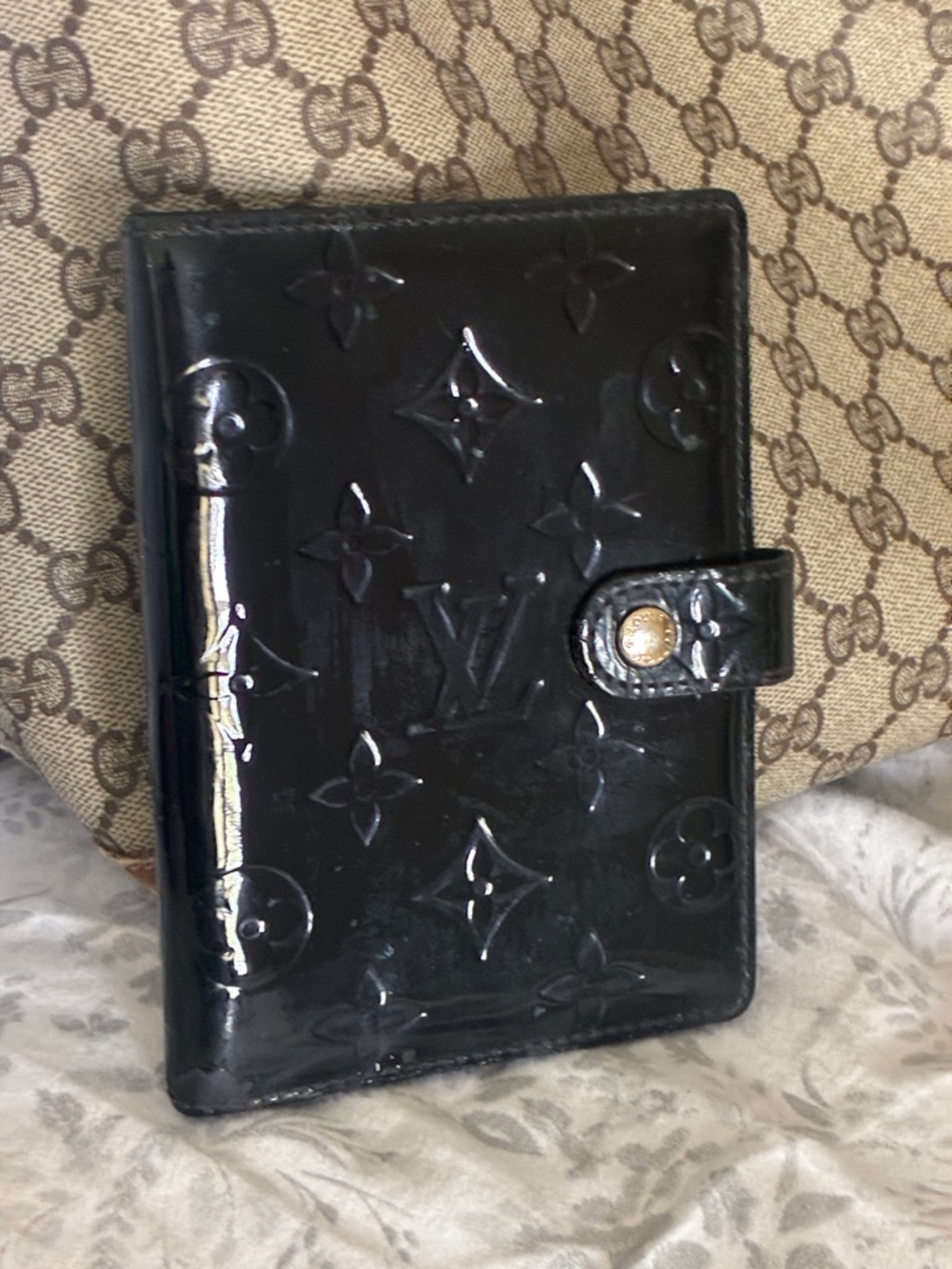 Vintage LV  Black Patent Leather Ring Agenda with Gold Snap no paper
